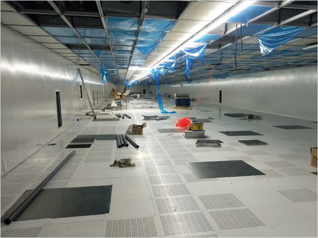 不銹鋼重型減震鋼桌、百級(jí)無塵車間設(shè)備墊腳、重型不銹鋼工作桌、無塵車間減震解決方案、手機(jī)生產(chǎn)車間專用鋼桌